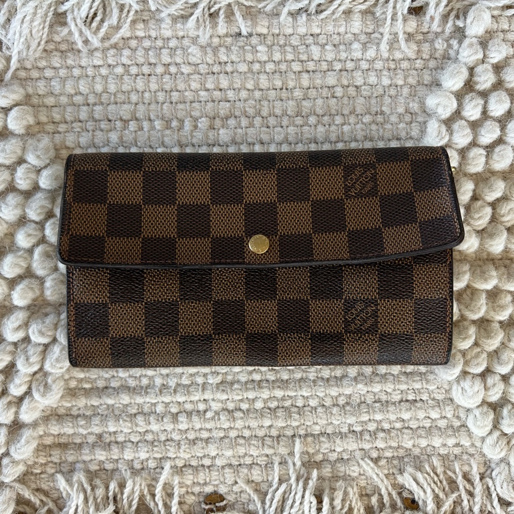 Authentic Louis Vuitton Damier long snap wallet CA0062